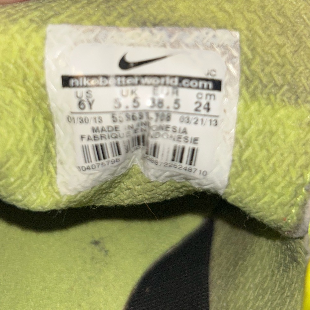 Cleats - Picture 5 of 5